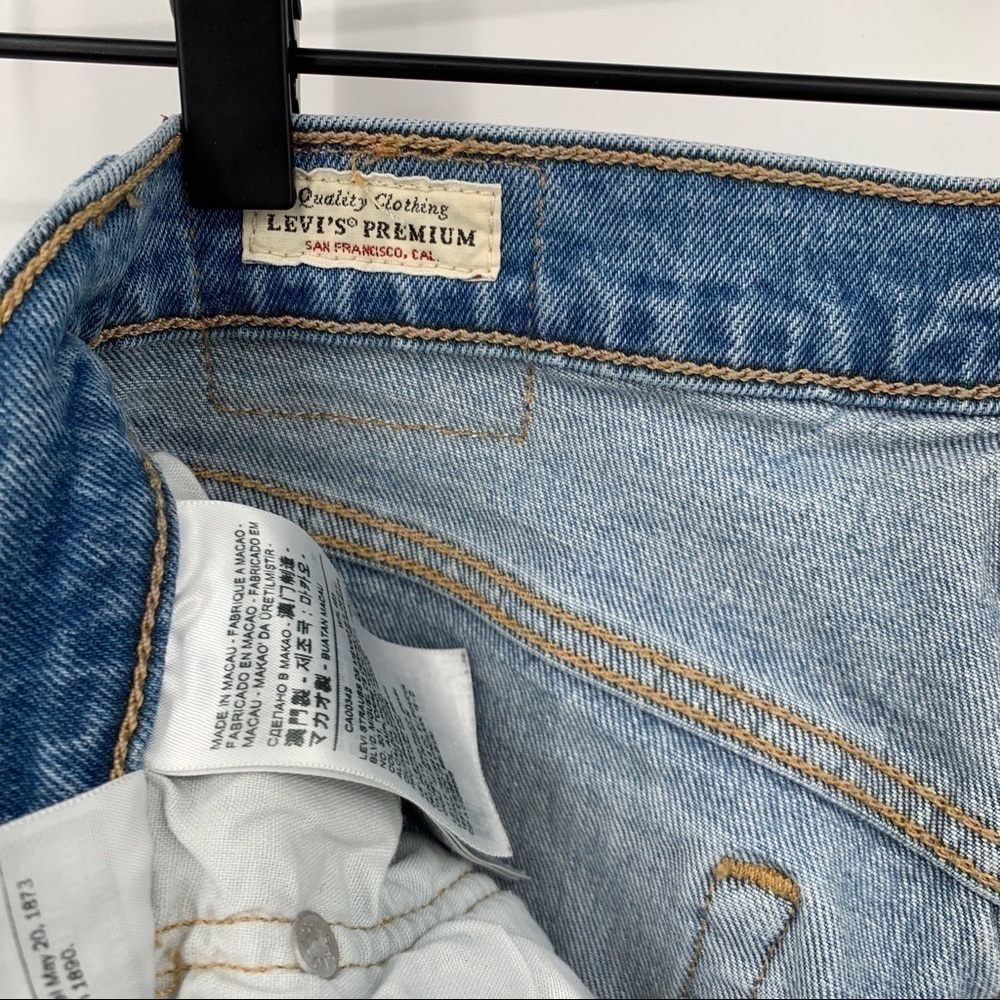 Levi's Classic 501 Skinny Denim Jeans in Light Blue Wash - Picture 13 of 16